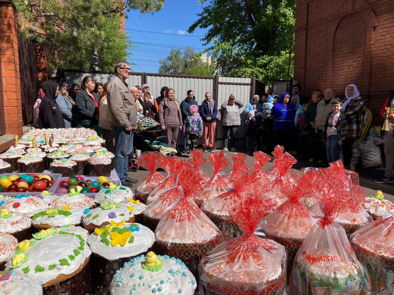 В курском домике добрых дел сегодня осветили 855 куличей | ГТРК «Курск» В курском домике добрых дел сегодня осветили 855 куличей