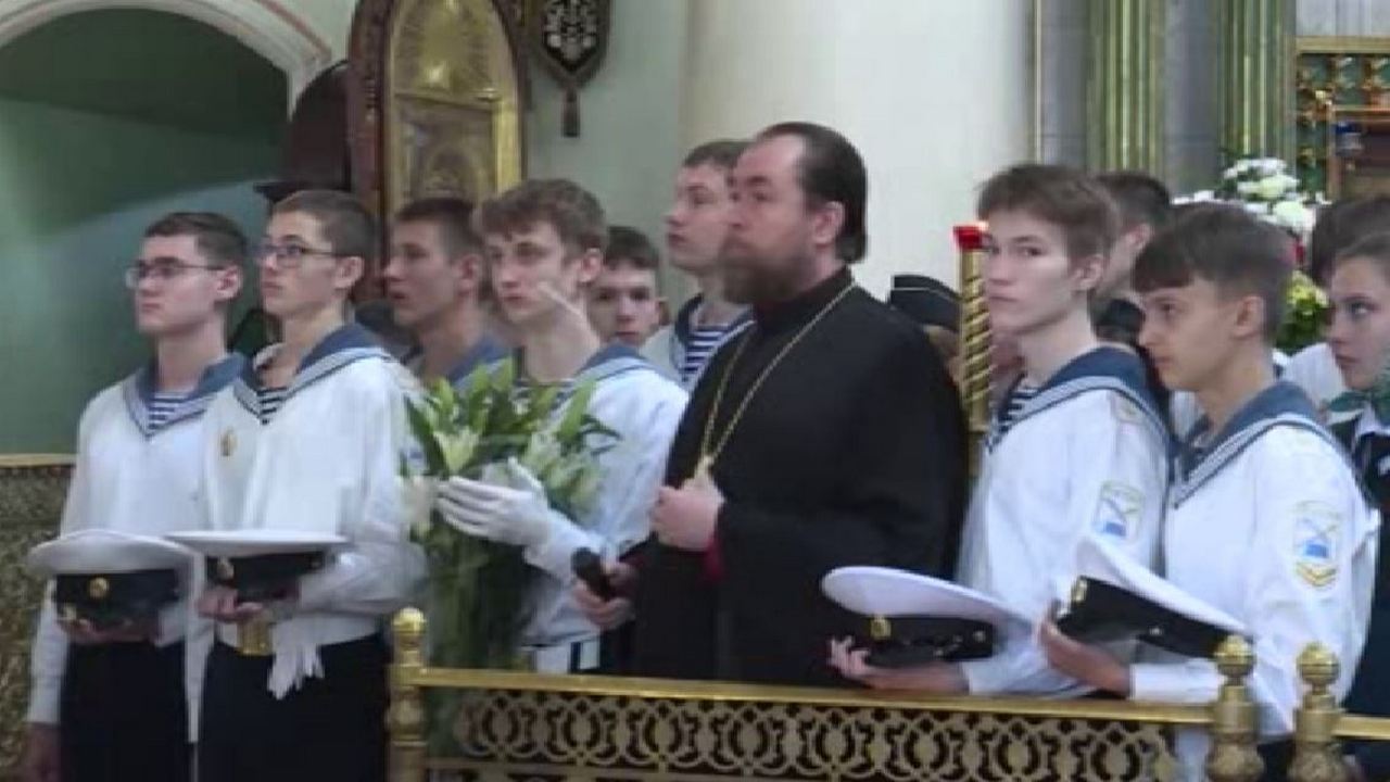 В Курске для кадетов прошел Пасхальный молебен
