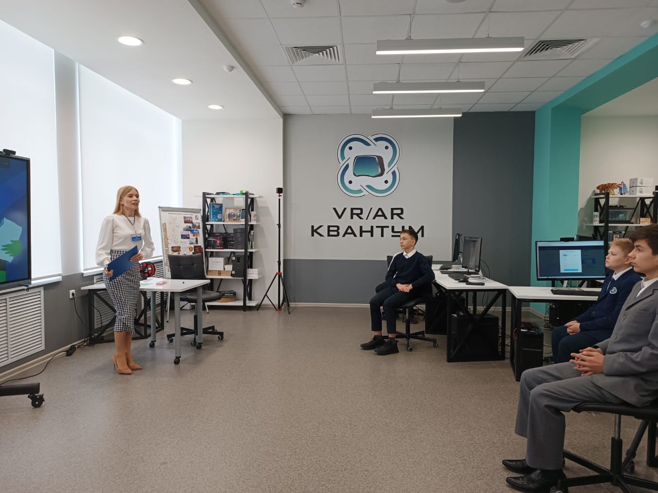 Юным курянам рассказали о технологиях в интернет-торговле