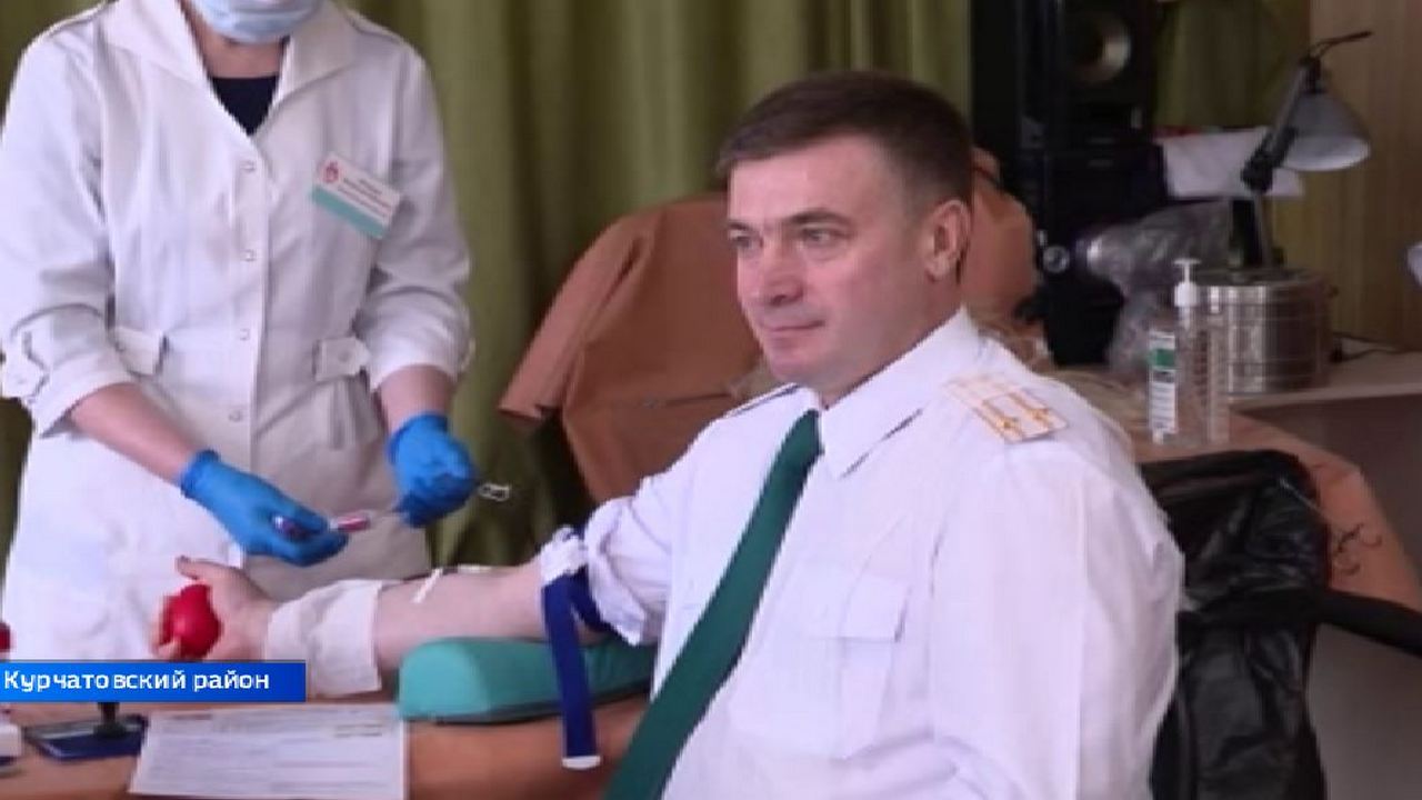 В Курской области таможенники и педагоги сдали более 20 литров крови