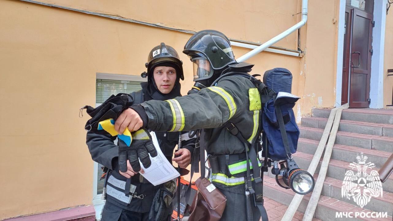 Огнеборцы Курска проводят пожарно-тактические занятия