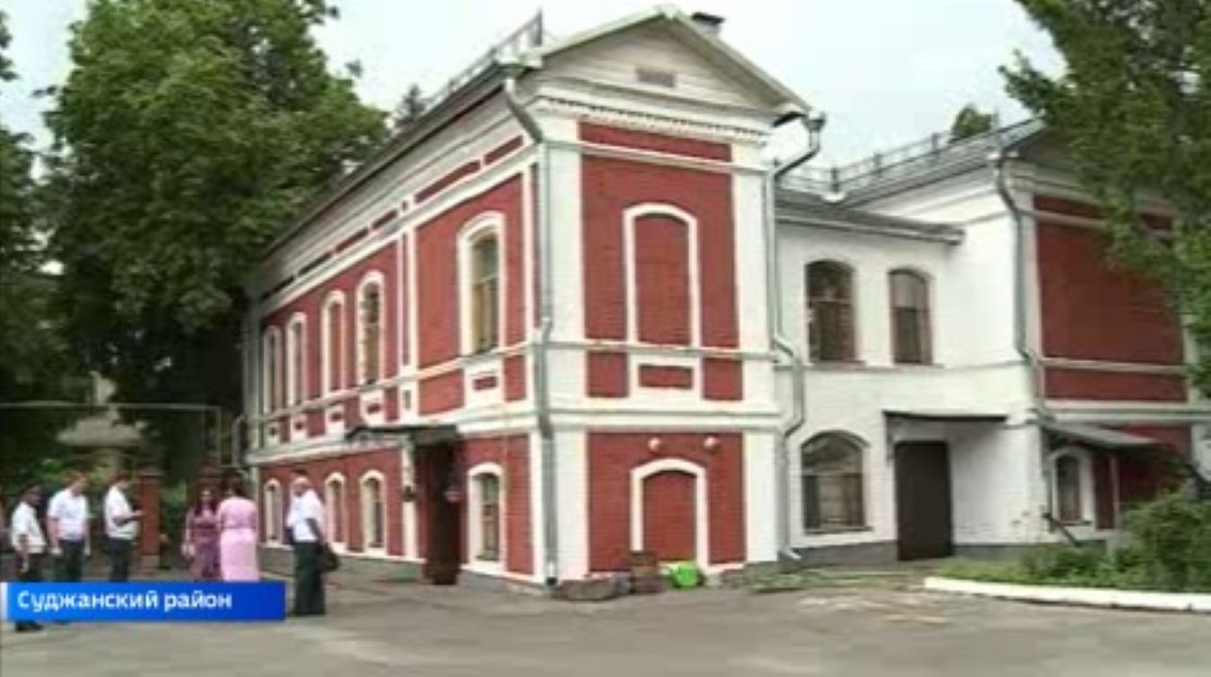 В Судже открыли выставку "Предметы честного служения России"