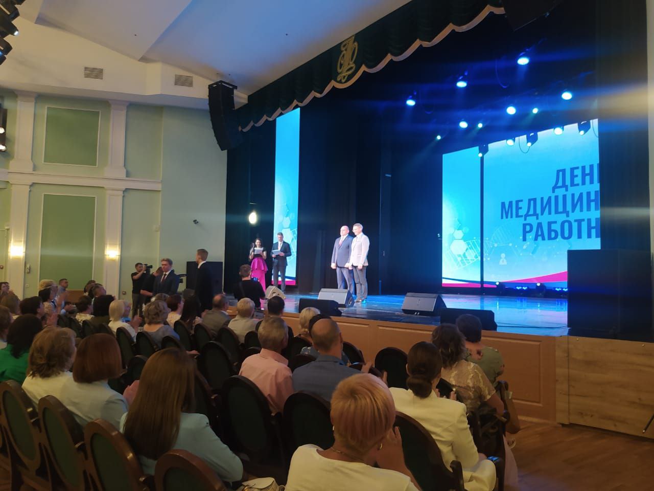 В Курске чествовали медиков в преддверии их профпраздника