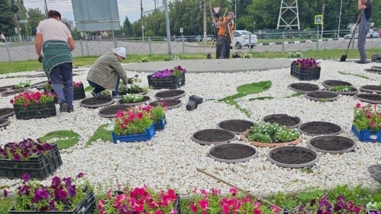 В Курске продолжаются работы по благоустройству