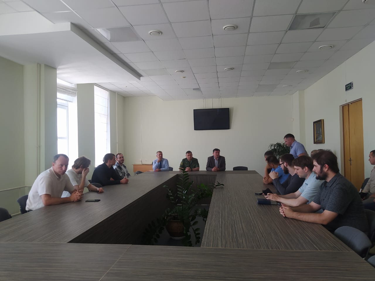 Военком Центрального и Сеймского округов Курска встретился со студентами