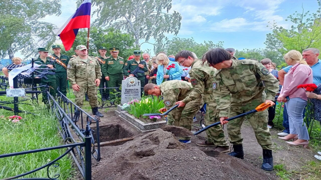 В Курской области перезахоронили останки погибшего во время Великой Отечественной войны солдата