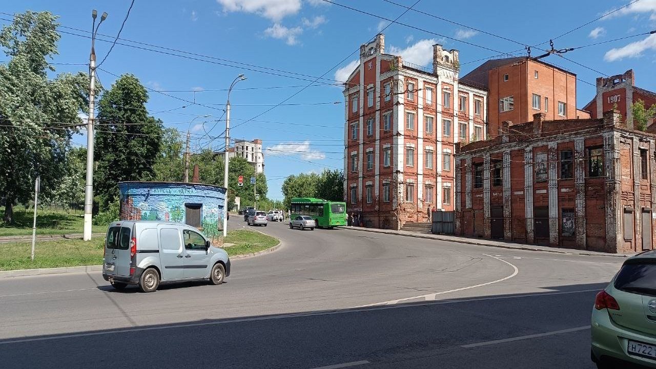 В центре Курска произошло ДТП с автобусом