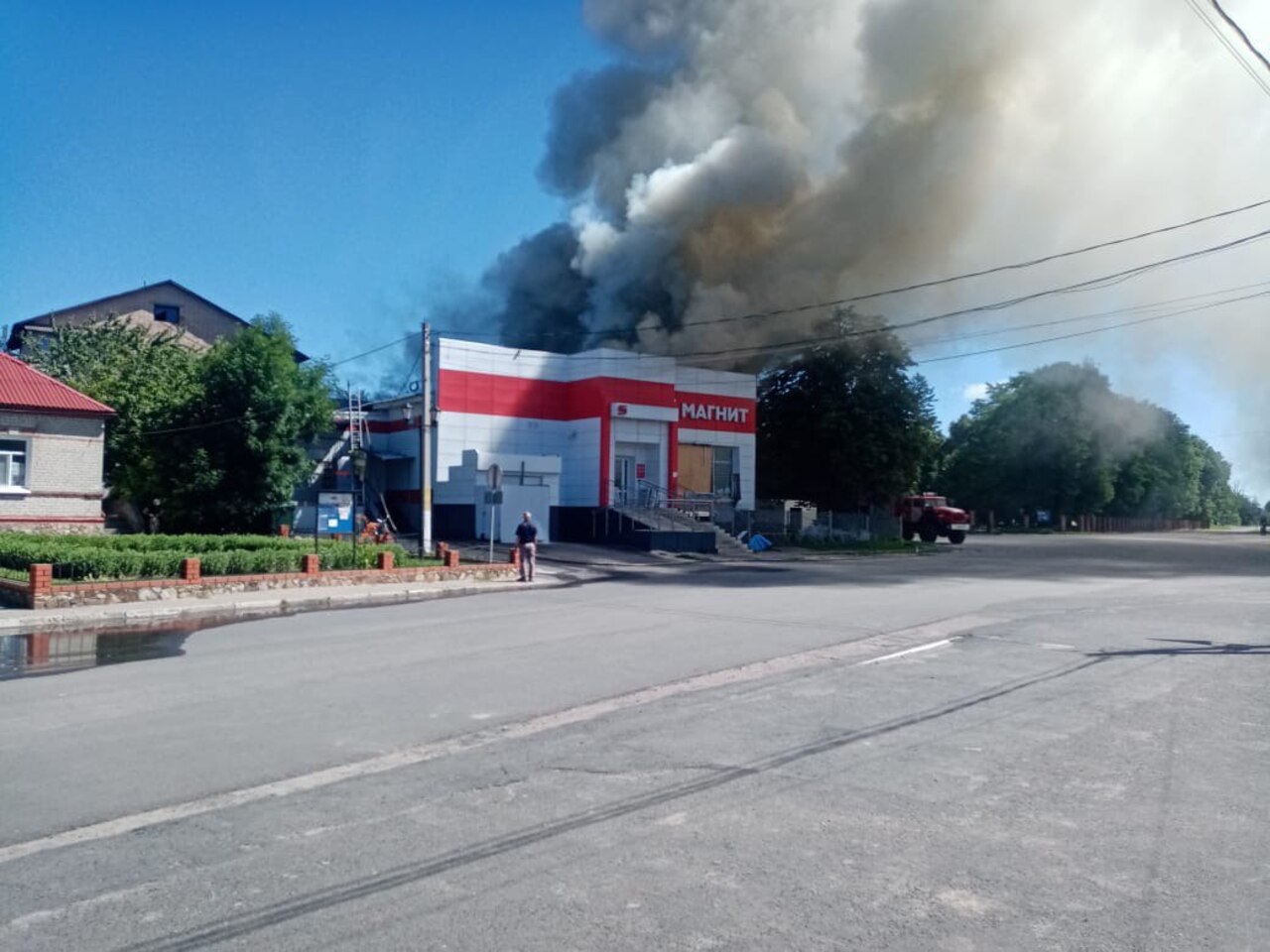 В Курской области из-за атаки дронов загорелись магазин, детдом и многоэтажка