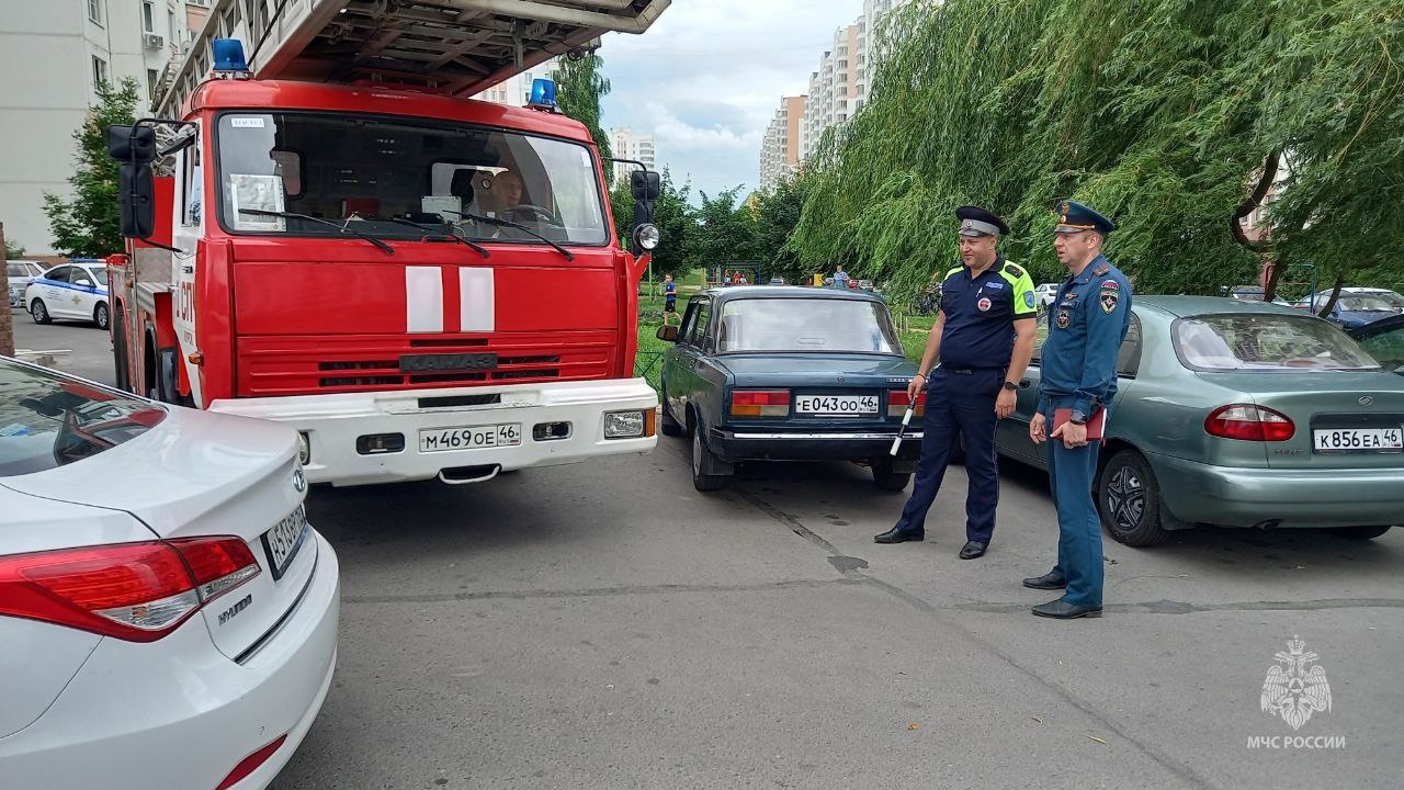 В Курске провели эксперимент по проезду спецтехники во дворах