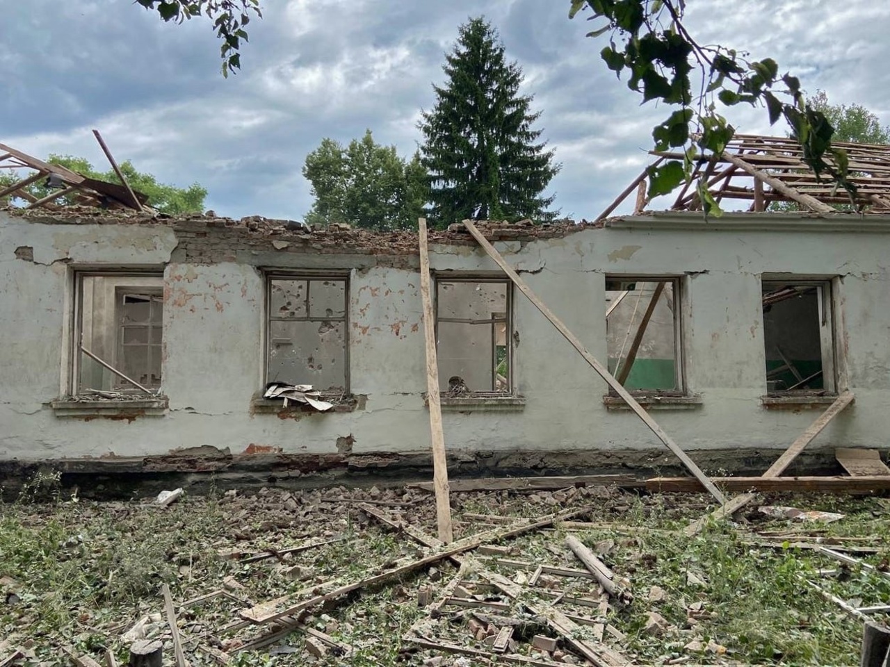 В Курской области в результате атаки украинского БПЛА повреждены 3 домовладения