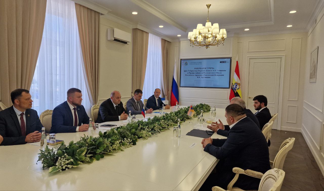 Алексей Смирнов встретился с Чрезвычайным и Полномочным послом республики Армения в РФ