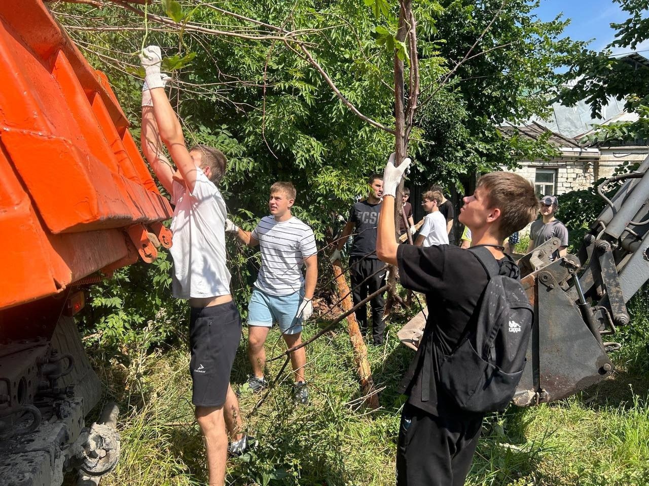 В Курске навели порядок вблизи домов бойцов СВО