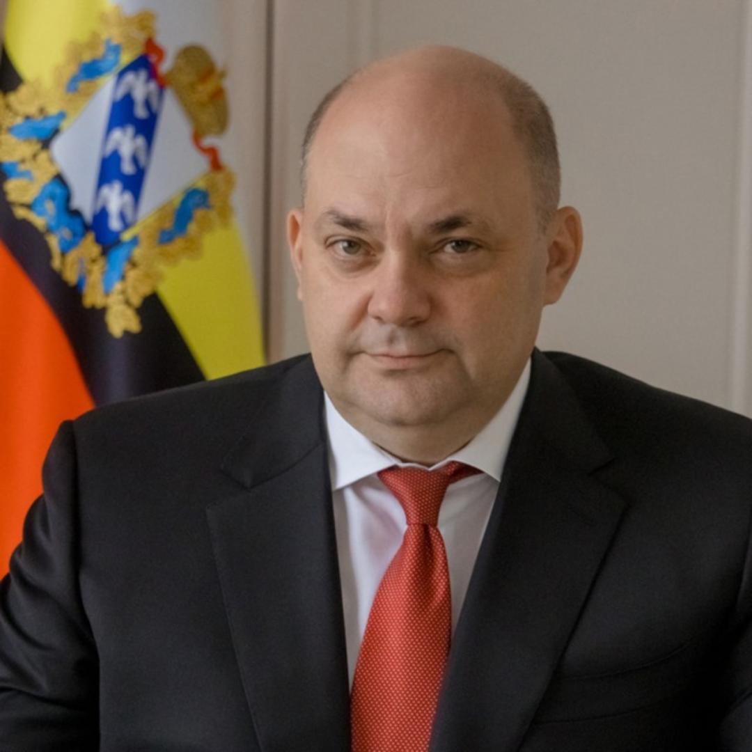 Врио губернатора Курской области Алексей Смирнов подал документы для участия в выборах главы региона