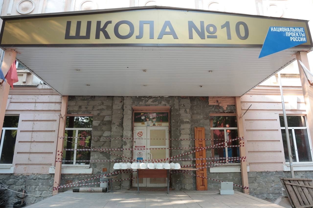 Мэр Курска проверил ход капремонта в школе №10 имени Е.И. Зеленко