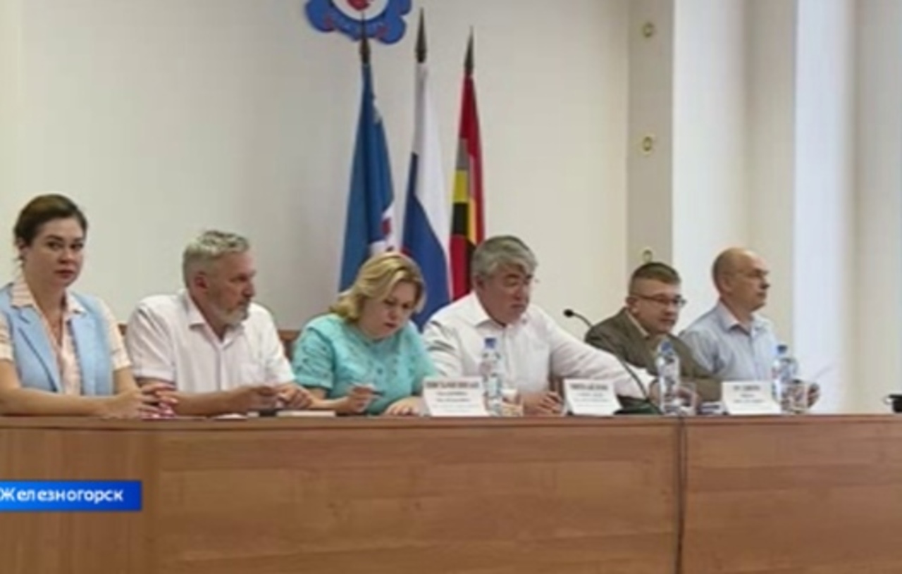 В Железногорске Курской области прошла открытая сессия с главврачом городской больницы