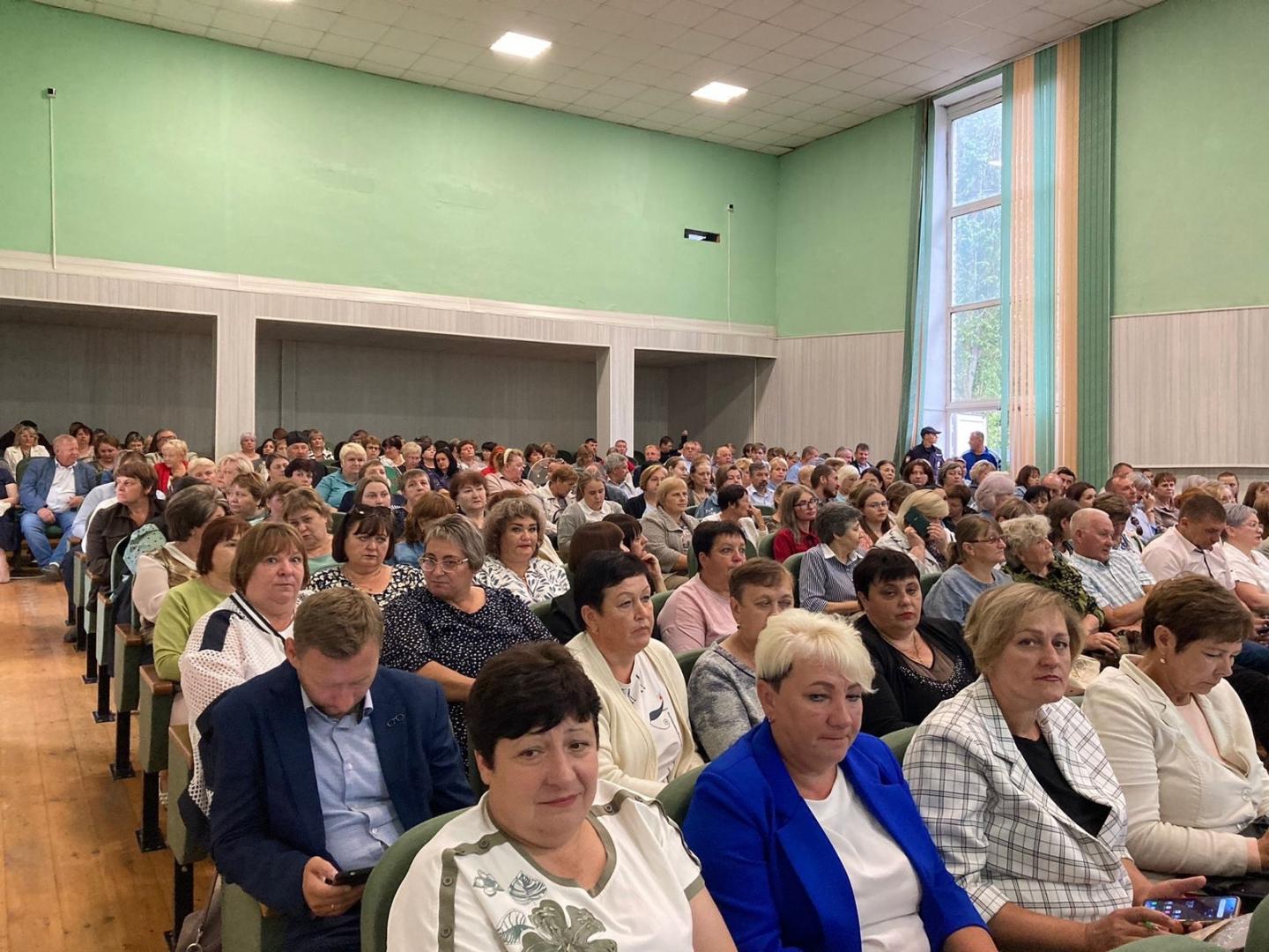Алексей Смирнов встретился с активом жителей Касторенского района Курской области