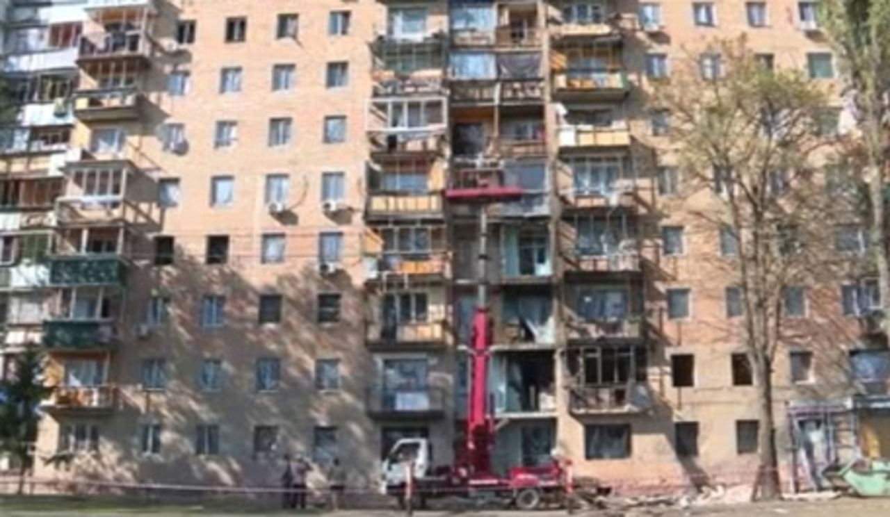В девятиэтажке на Союзной в Курске, пострадавшей от падения обломков ракеты ВСУ, начался ремонт