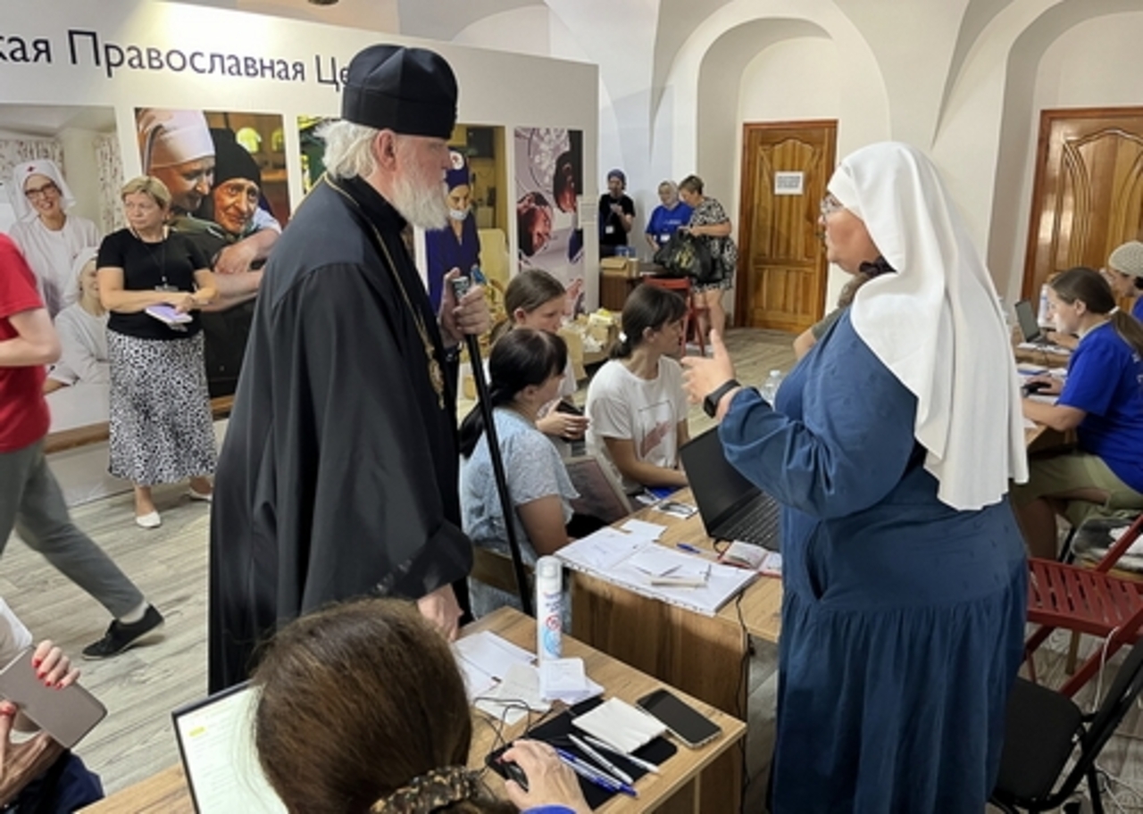 Митрополит Курский и Рыльский Герман посетил центры социальной помощи в Курске