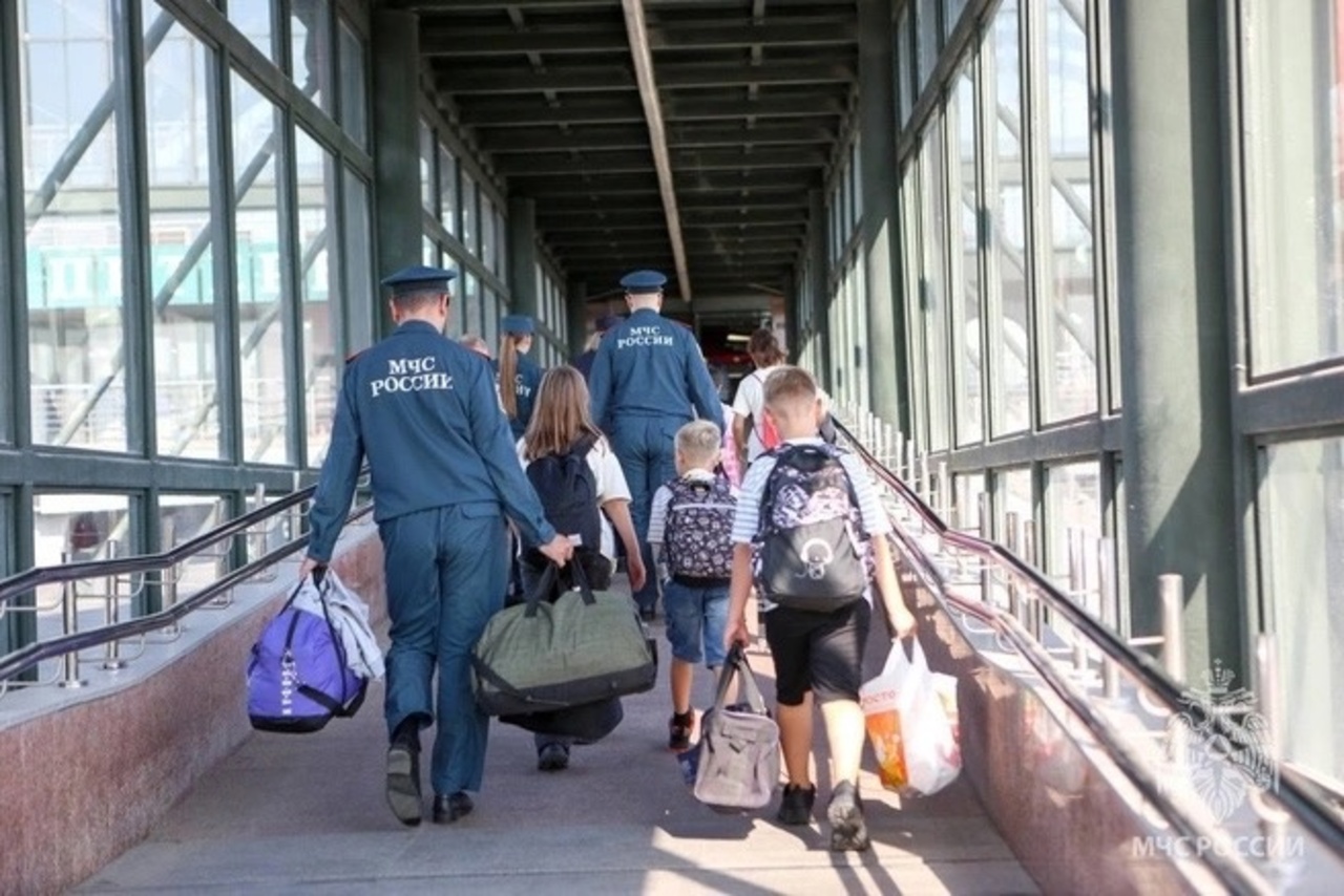 Сегодня в Санкт-Петербург приехала вторая группа ребят из Курской области – 111 школьников 