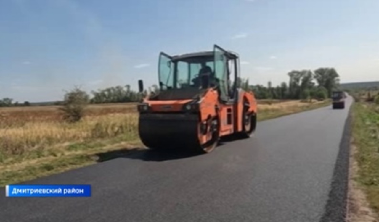 В Дмитриевском районе Курской области ремонтируют дорогу до деревни Моршнево