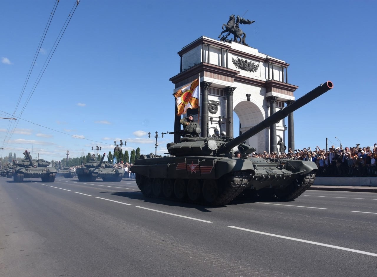 Врио главы Курской области поздравил военнослужащих танковых войск с профессиональным праздником | ГТРК «Курск» Врио главы Курской области поздравил военнослужащих танковых войск с профессиональным праздником