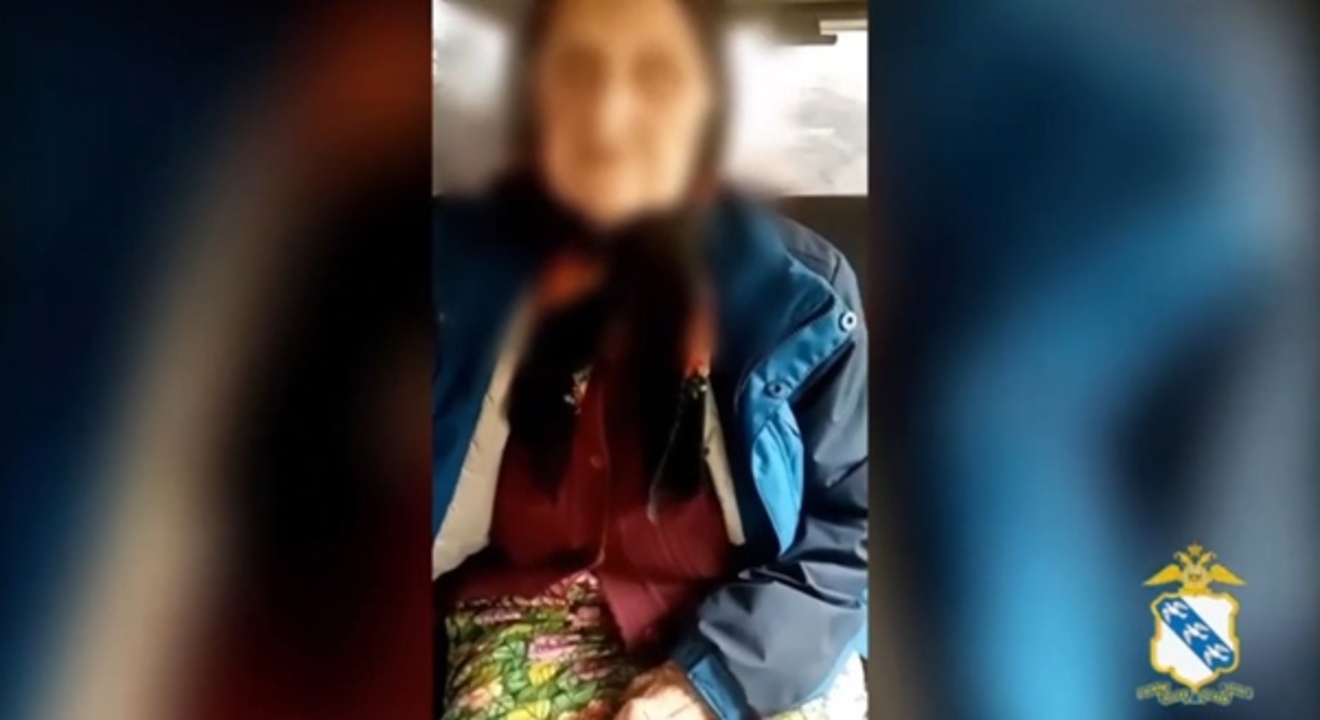 «Бабушка всё будет хорошо, не волнуйтесь»: курские полицейские эвакуируют людей из приграничья 