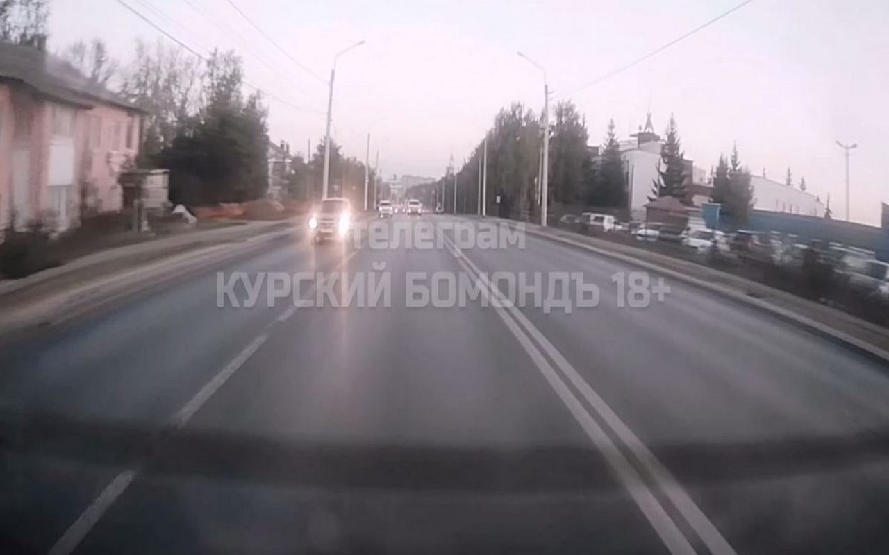 В Курске водителя могут на 6 месяцев лишить прав за выезд на встречку через двойную сплошную