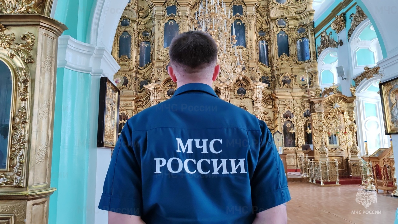 Курские сотрудники МЧС России приняли участие в молебне