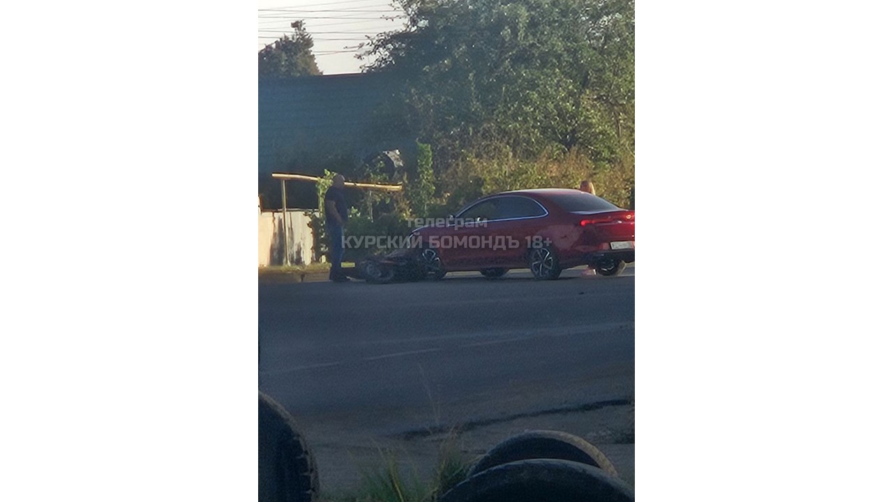 В Курске водитель мотоцикла скрылся с места ДТП, его пассажирка получила травмы