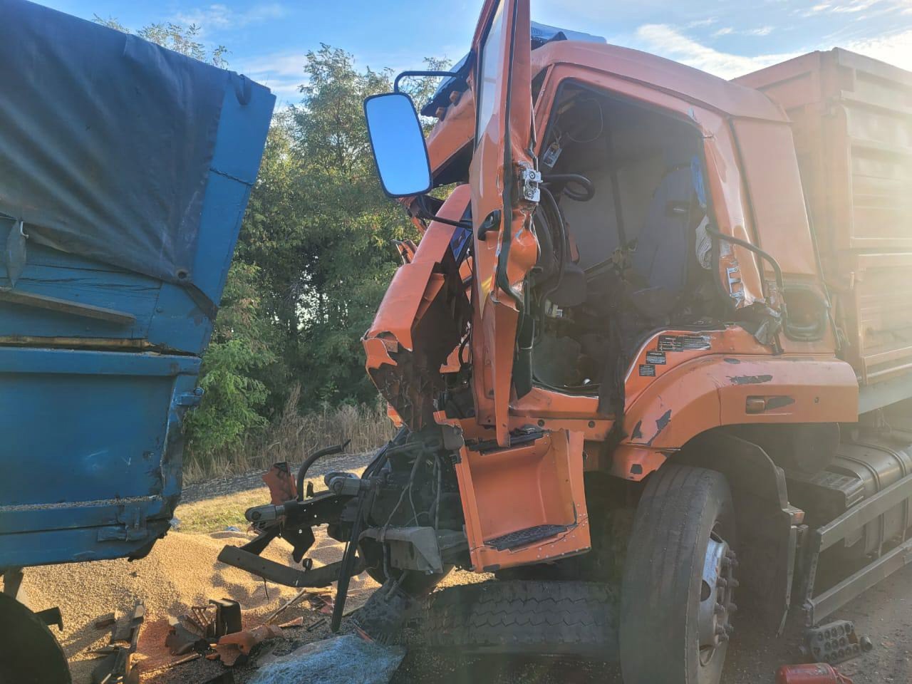 В Курском районе спасатели деблокировали водителя из автомобиля