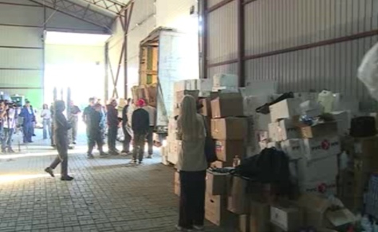 Куряне, вынужденно покинувшие свои дома, продолжают получать помощь со всех уголков страны