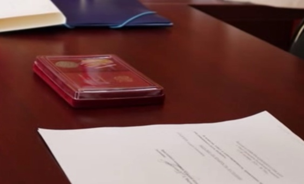 Жители Курской области получили медаль «За отвагу» и медаль «За храбрость»