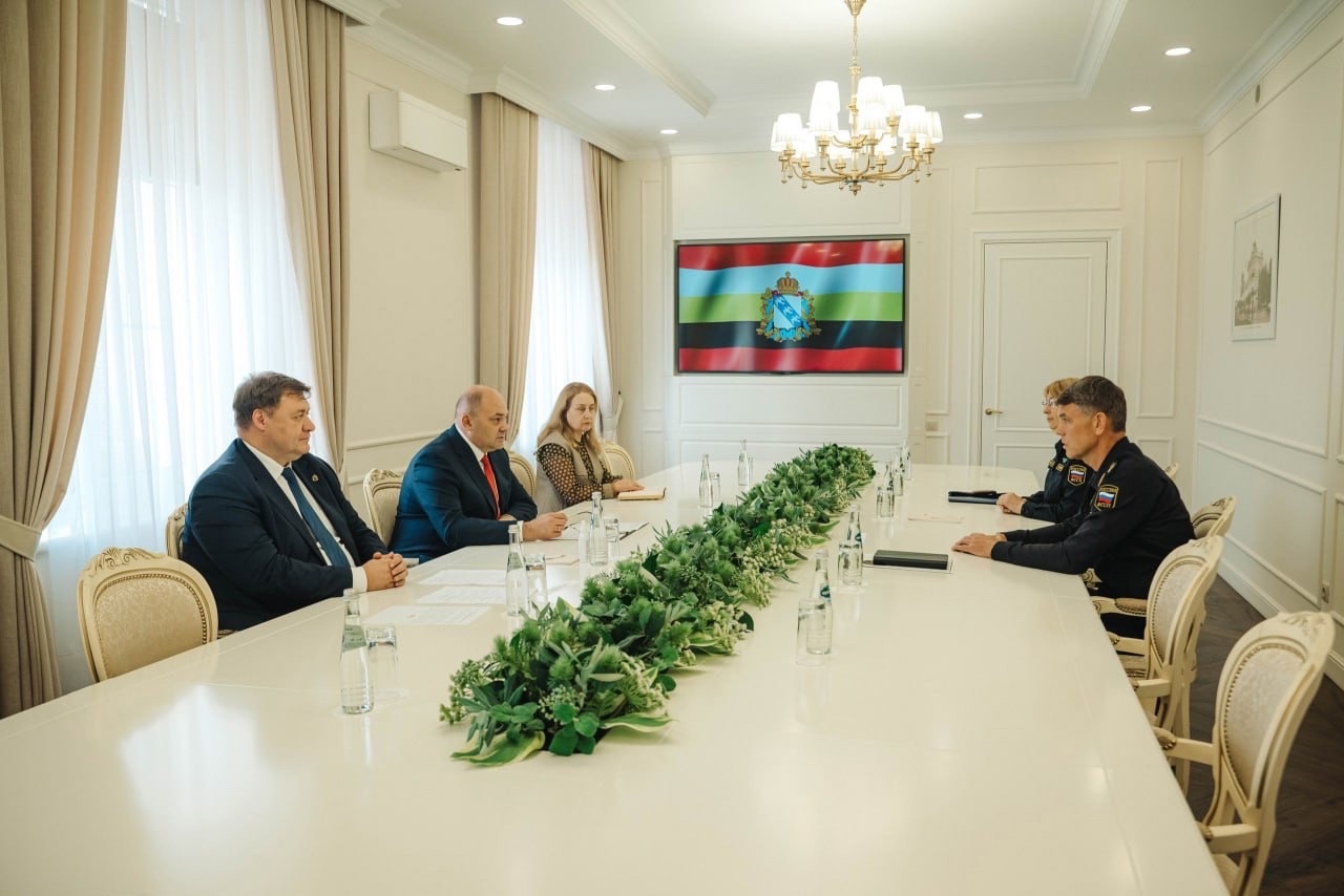 Губернатор Курской области провел рабочую встречу с директором ФССП Дмитрием Аристовым