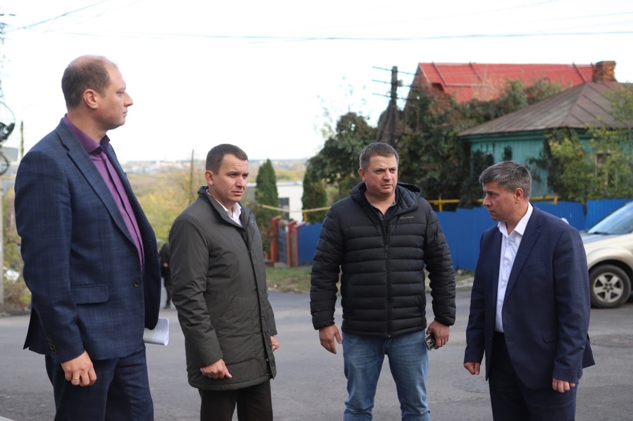 Мэр Курска осмотрел капитально отремонтированные дороги по улицам Кати Зеленко и Володарского