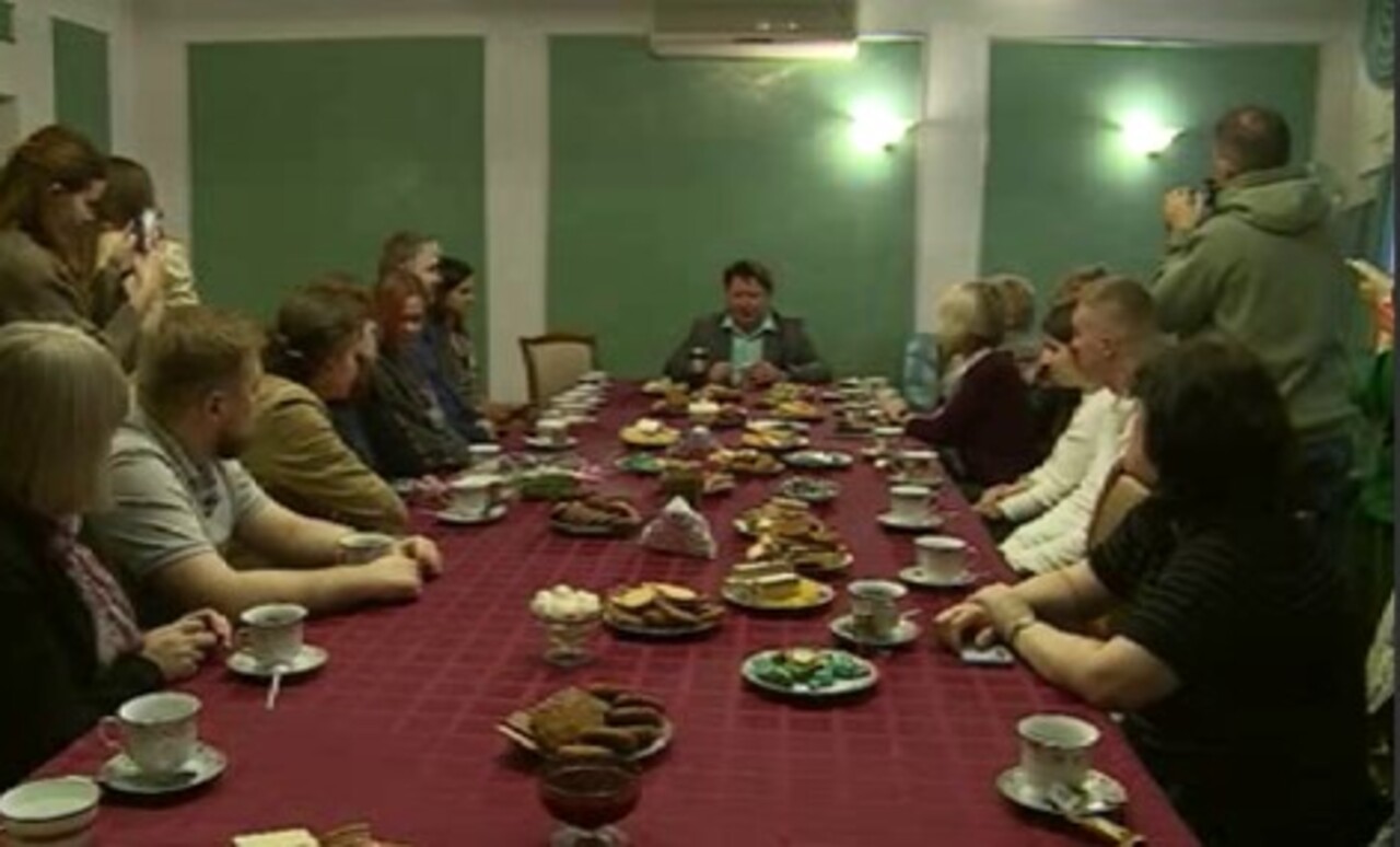 В курском драматическом театре стартовал «вкусный» проект «За чашкой чая»