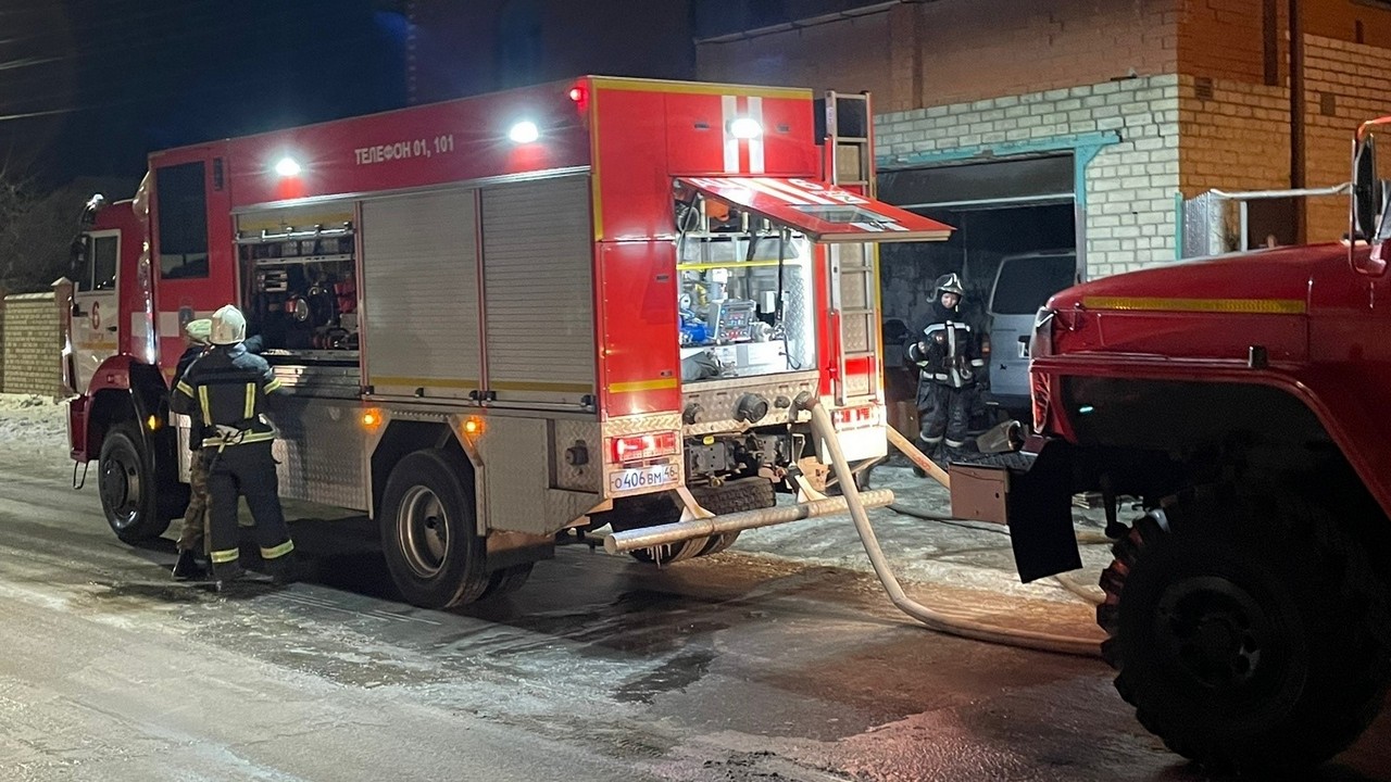 В Курске ликвидировали пожар в магазине