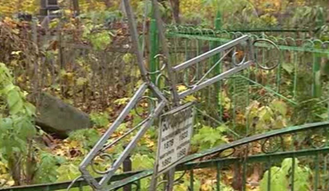 Впервые в Курске деньги от продажи литературы пойдут на восстановление могилы