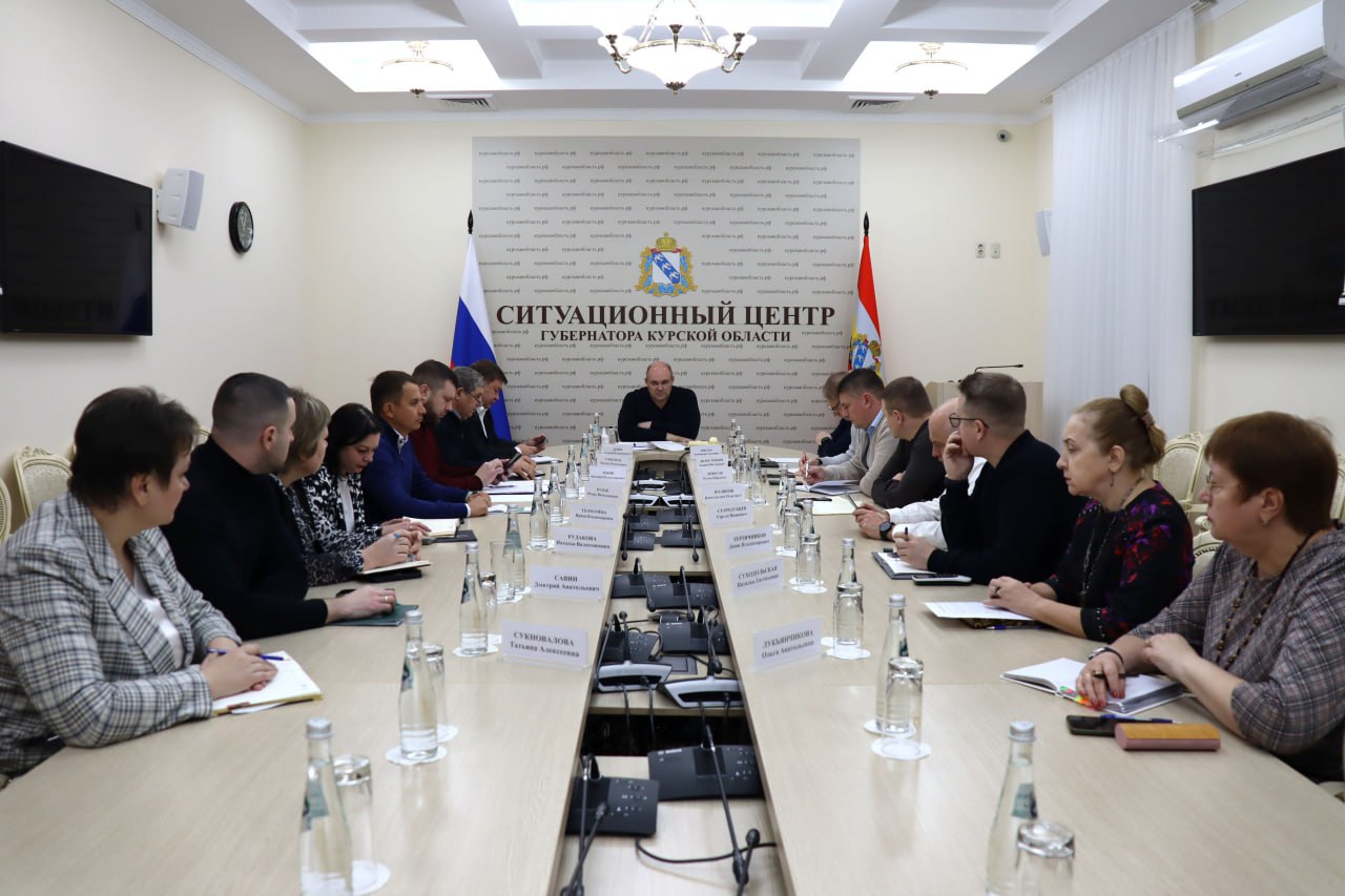 Алексей Смирнов провёл совещание со своими заместителями после встреч с жителями курского приграничья