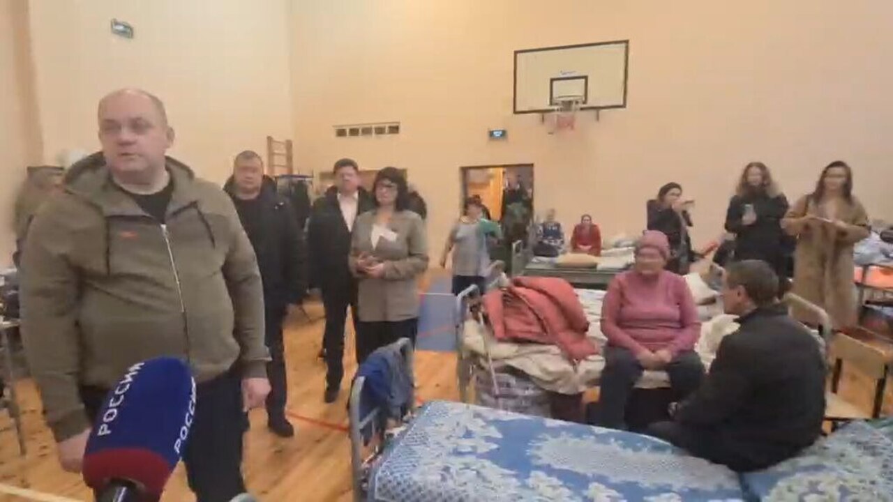 Губернатор Курской области приехал в один из ПВР