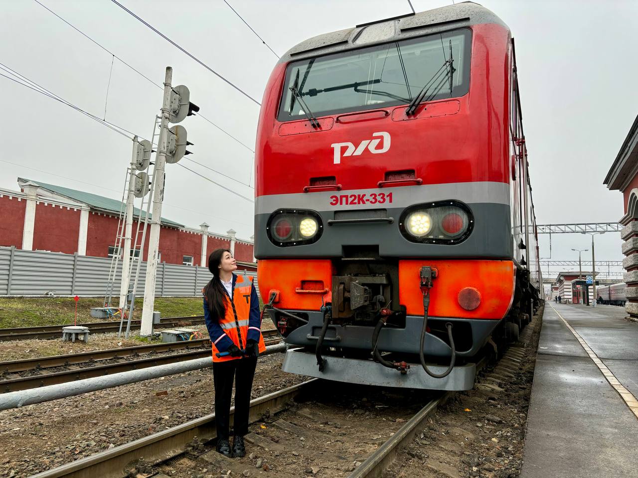 Курянка Анастасия Чоп осуществила свое заветное желание - стала помощником машиниста