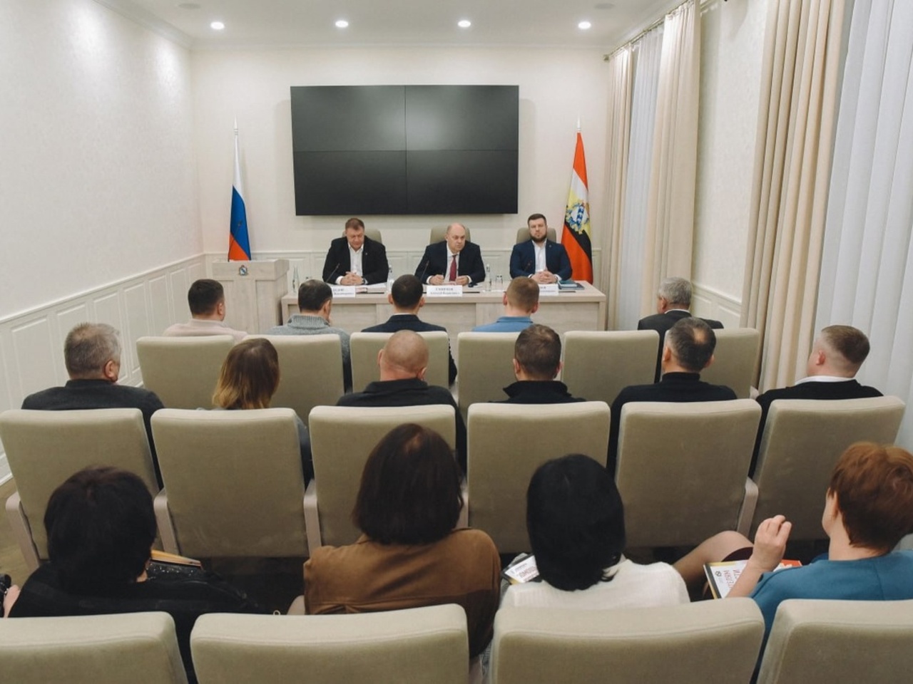 Губернатор Курской области встретился с главами Беловского, Рыльского районов и местных сельсоветов