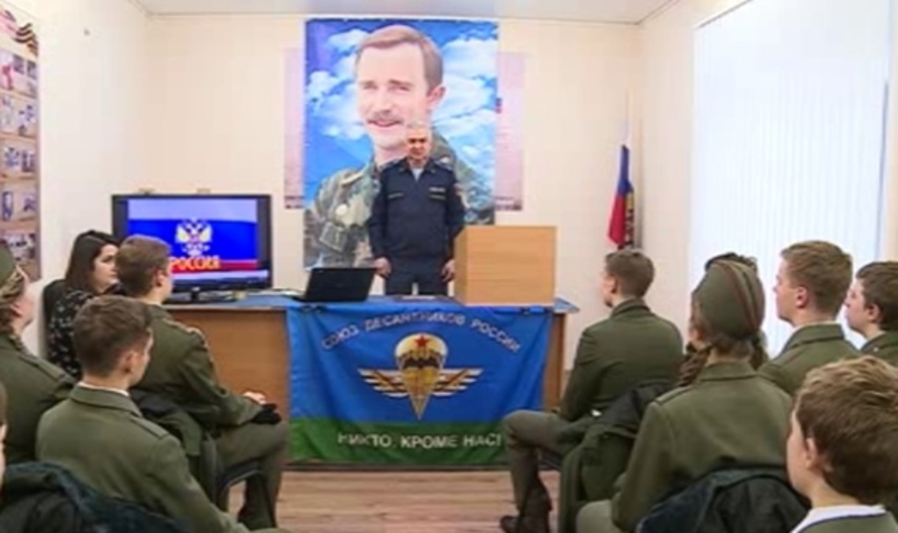 На посту №1 в Курске побывал зампредседателя правления Союза десантников России Михаил Калинкин