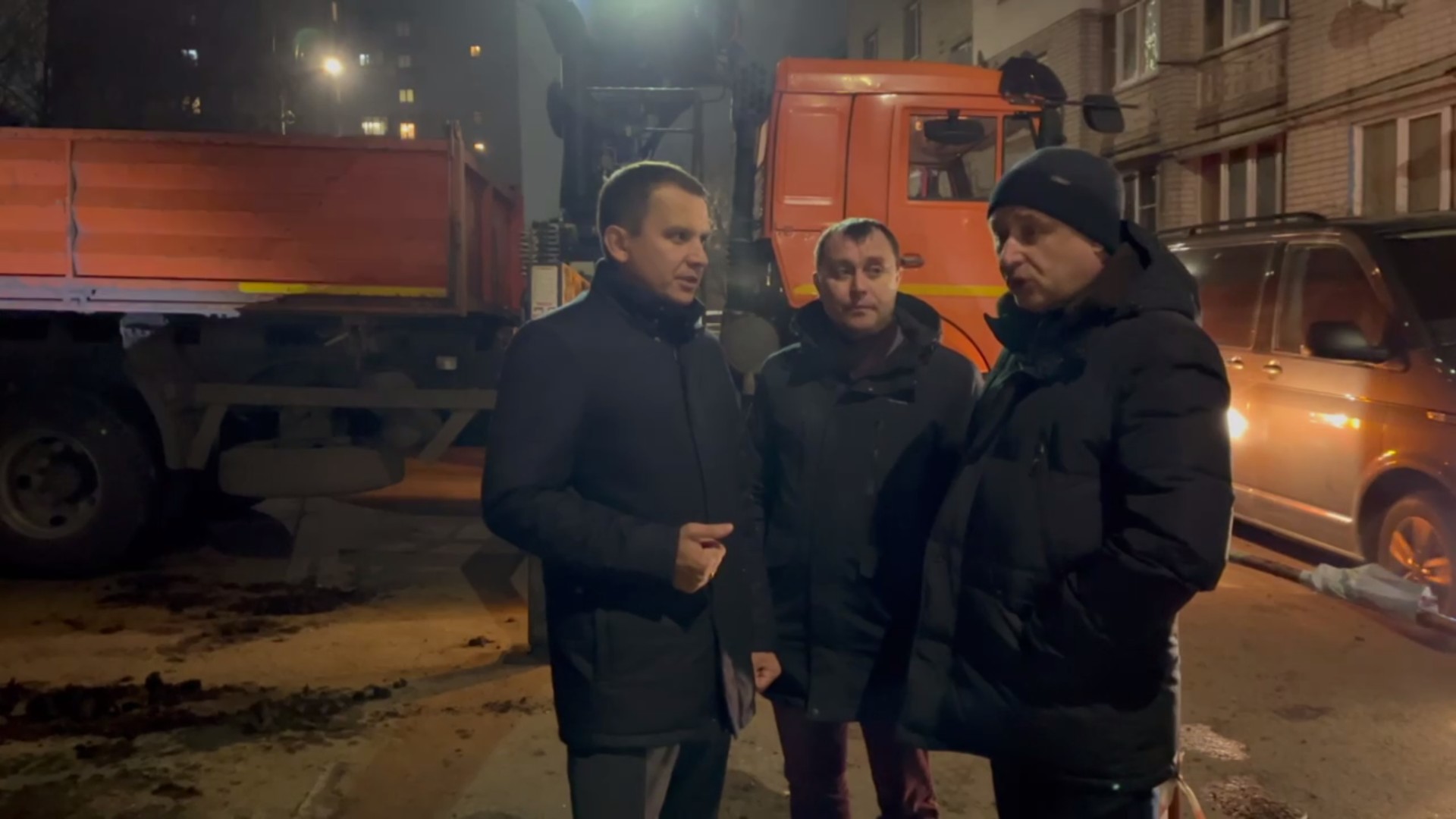 Мэр Курска проверил ремонт теплосети на улице Пучковка