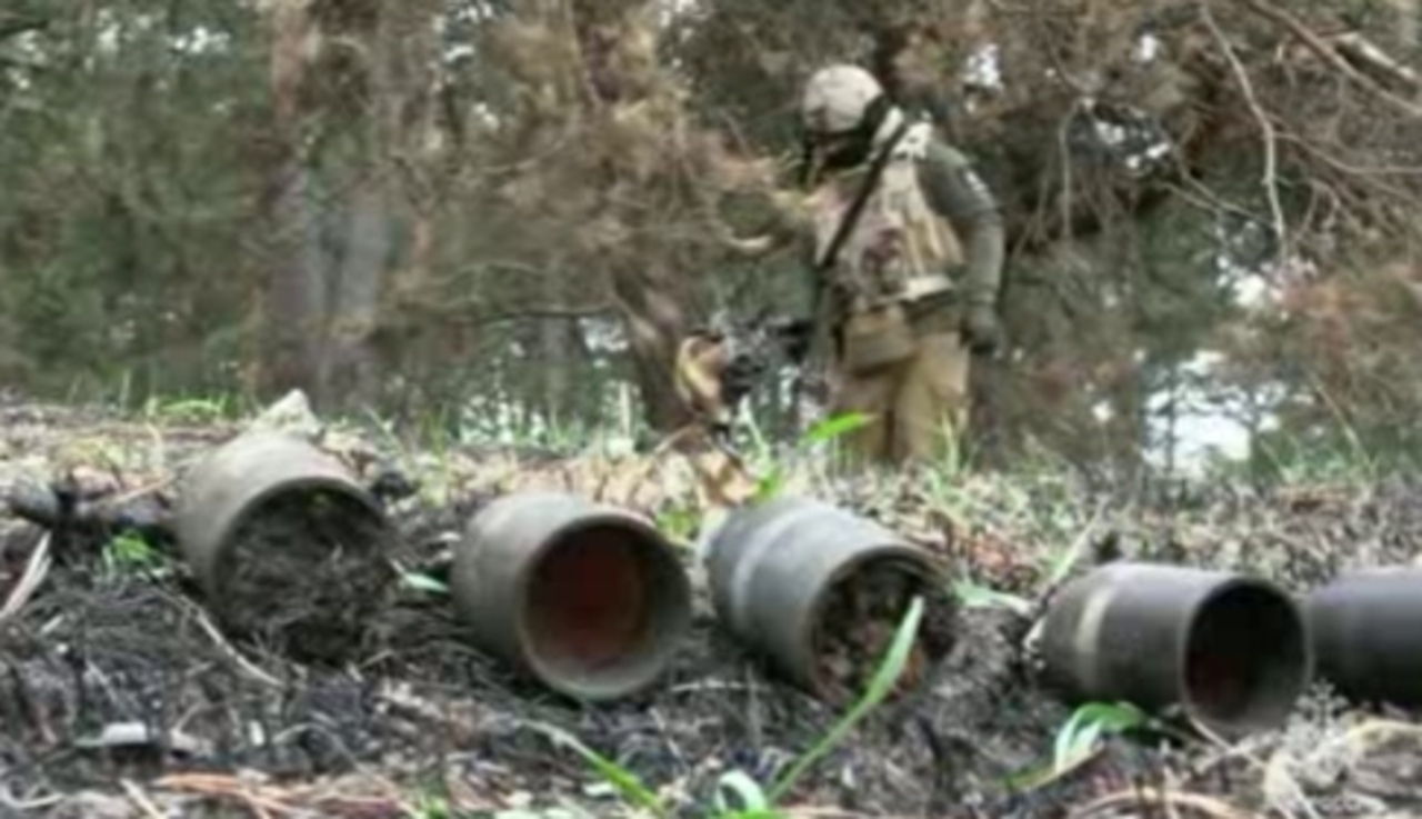 Пиротехнический отряд МЧС России километр за километром очищает курскую землю 