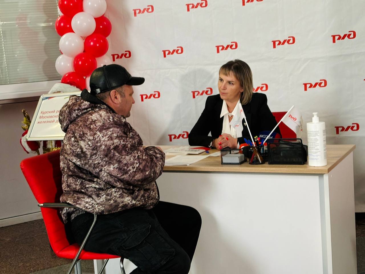 Кто ищет, тот найдет: на железнодорожном вокзале Курска начала работу ярмарка вакансий