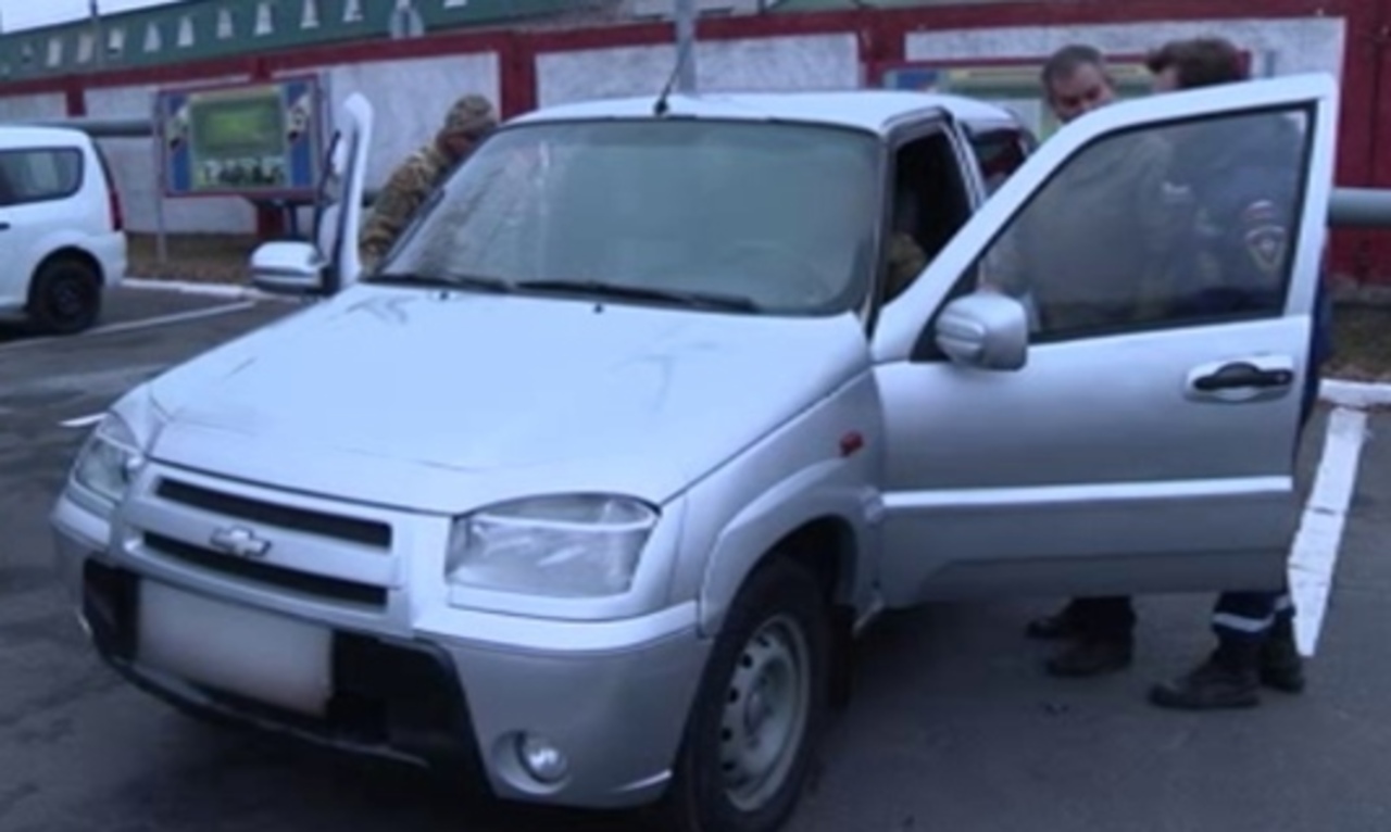 В Курске бойцам военной комендатуры передали очередную партию гумпомощи - бронезащита и автомобили