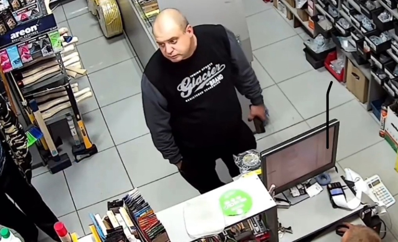 В Курске разыскивают мужчину, который может быть причастен к хищению денег с банковской карты