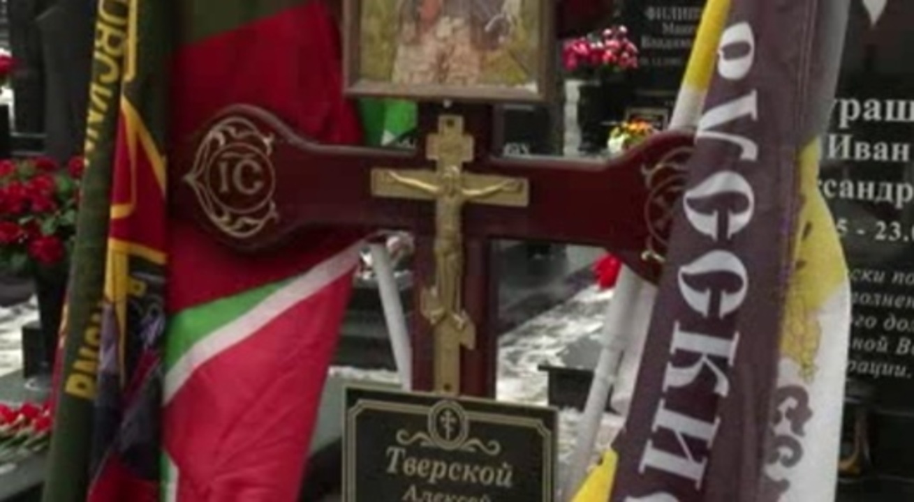 На мемориале павшим в годы ВОВ врио губернатора Курской области и администрация возложили цветы 
