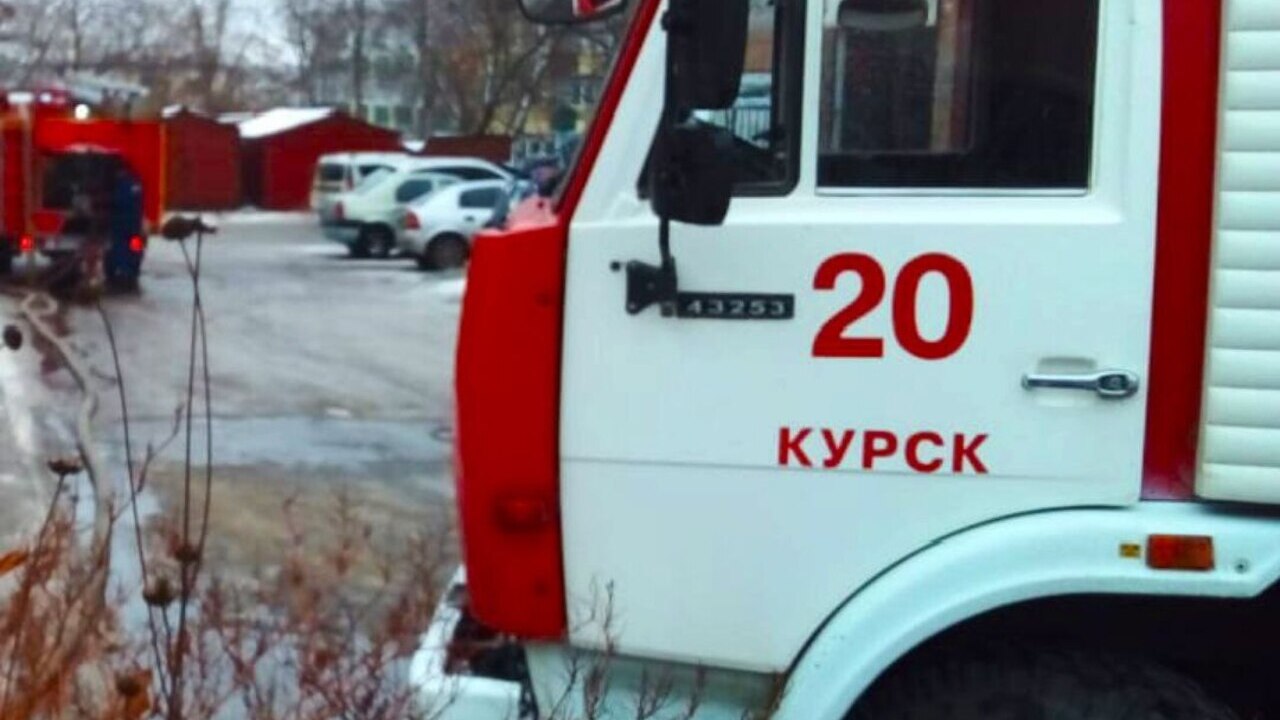 В Курске на улице Энгельса загорелся пункт выдачи заказов