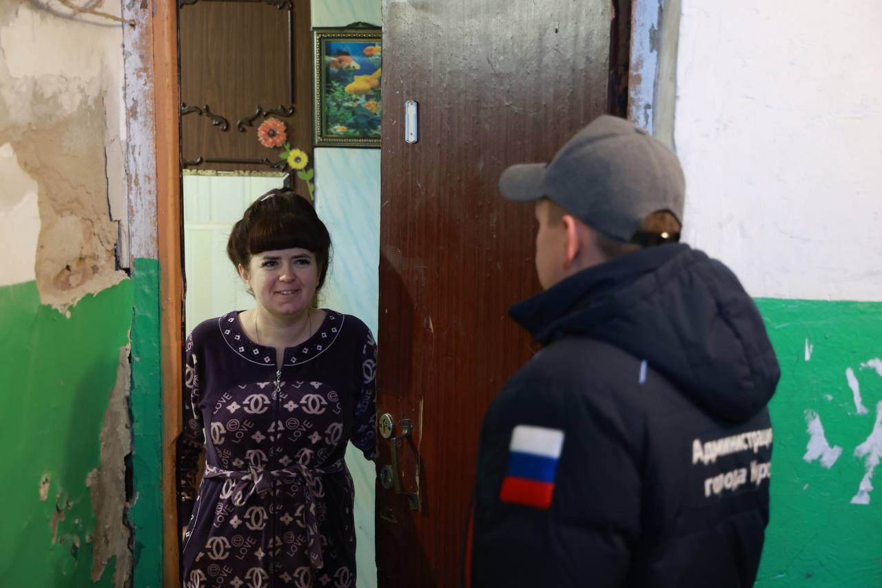 Мэр Курска приехал по обращению жителей общежития на Зелёной, 30а/2
